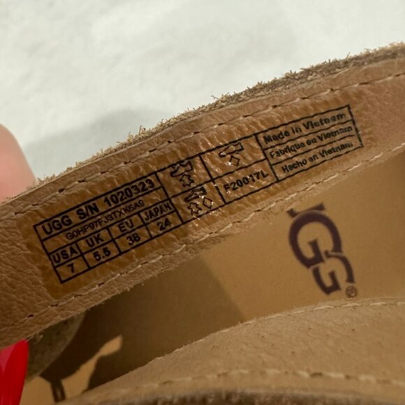 UGG AUSTRALIA Tan Lace Up Pumps - Size 7 - NEW! - Picture 4 of 9